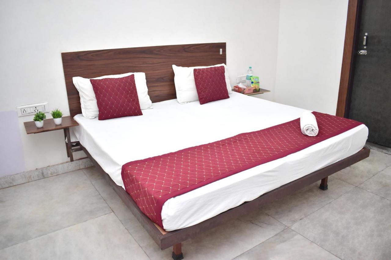 Hotel Dream Inn Anand Vihar Couple Friendly Near Railway Station Nova Deli Exterior foto